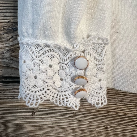 Peace n Love sweater size small - Picture 3 of 5